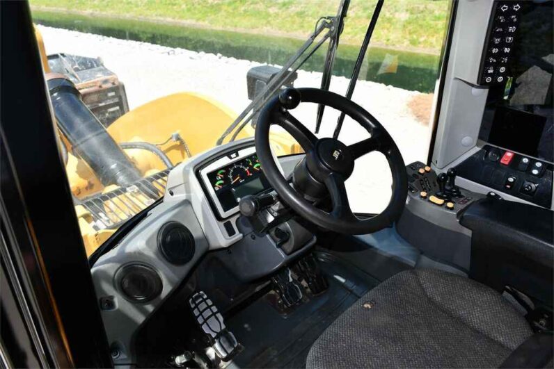 
								2017 Caterpillar 950M full									