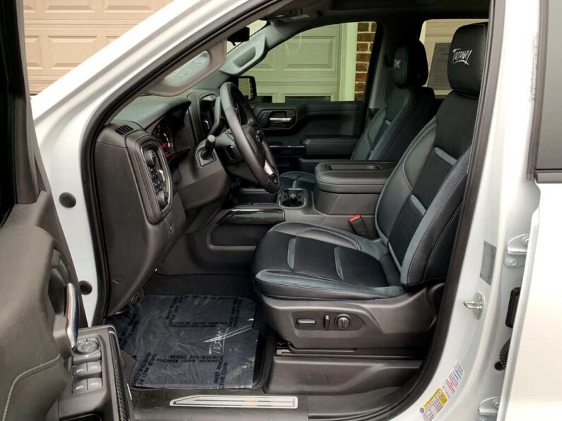 
								2019 Chevrolet Silverado 1500 RST full									