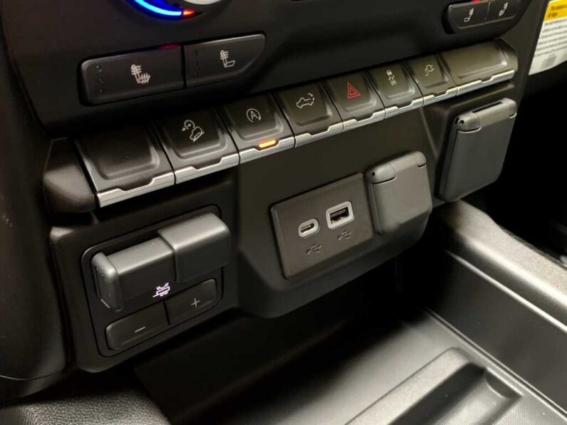 
								2019 Chevrolet Silverado 1500 RST full									