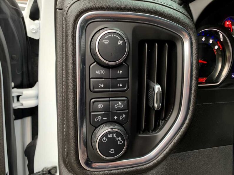 
								2019 Chevrolet Silverado 1500 RST full									