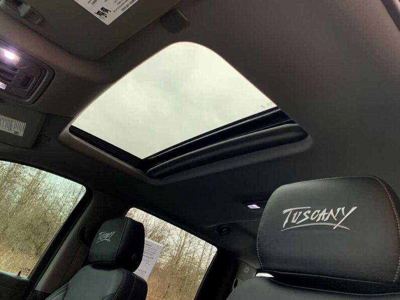 
								2019 Chevrolet Silverado 1500 RST full									