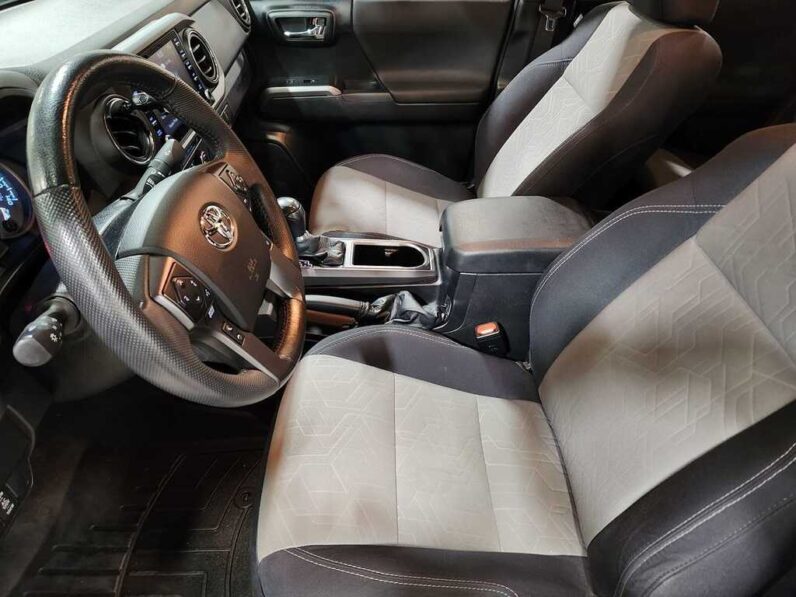 
								2021 Toyota Tacoma 4WD TRD Off Road full									