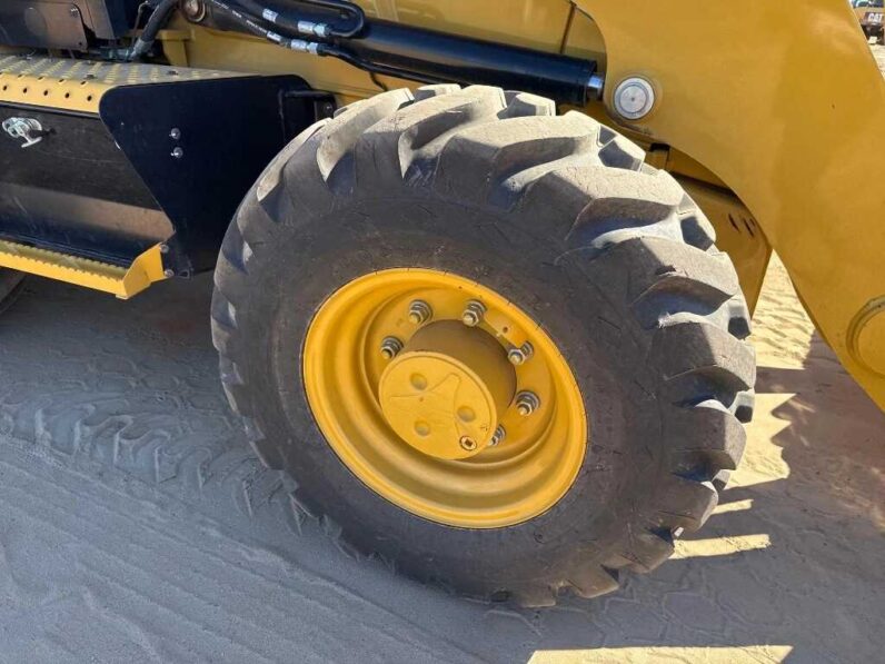 
								2023 Caterpillar 420 full									