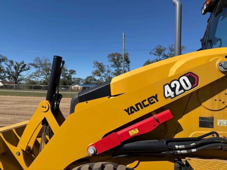 
								2023 Caterpillar 420 full									