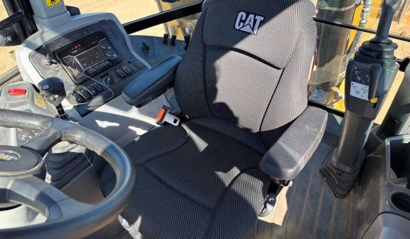 
								2023 Caterpillar 420 full									