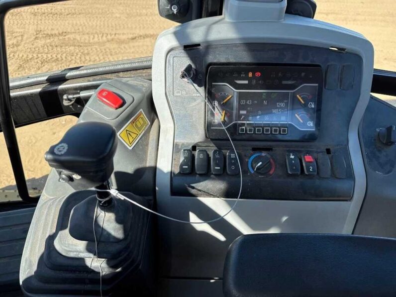 
								2023 Caterpillar 420 full									