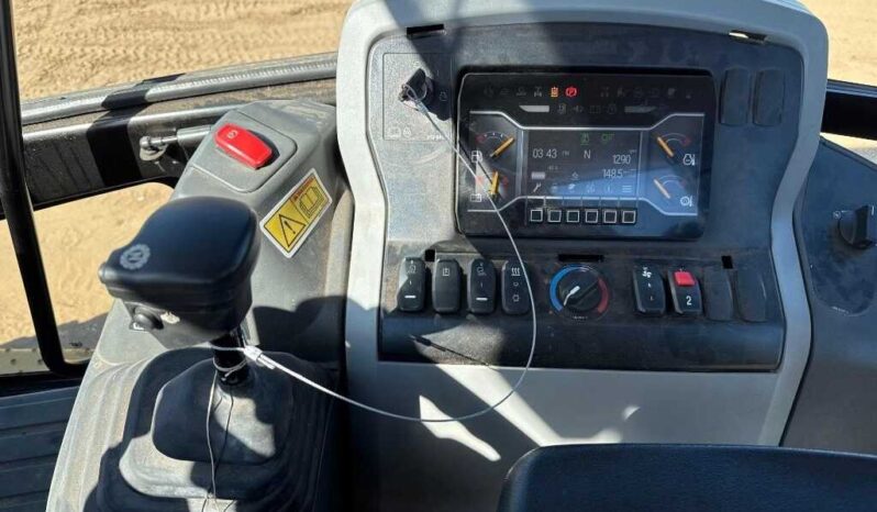 
								2023 Caterpillar 420 full									