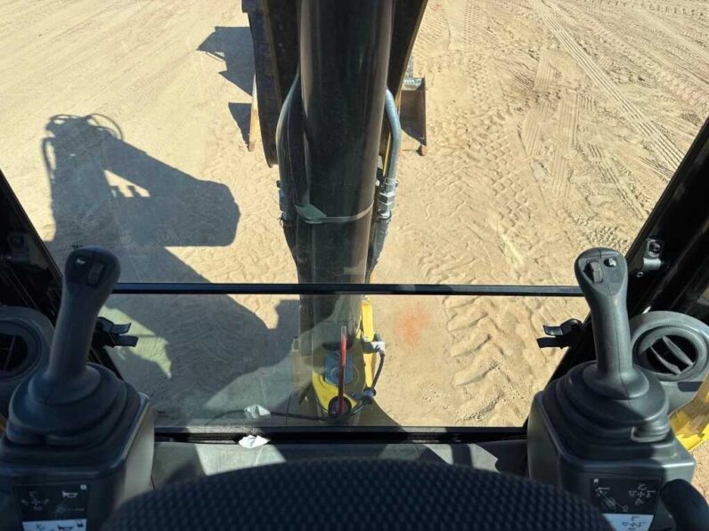 
								2023 Caterpillar 420 full									