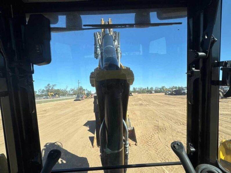 
								2023 Caterpillar 420 full									