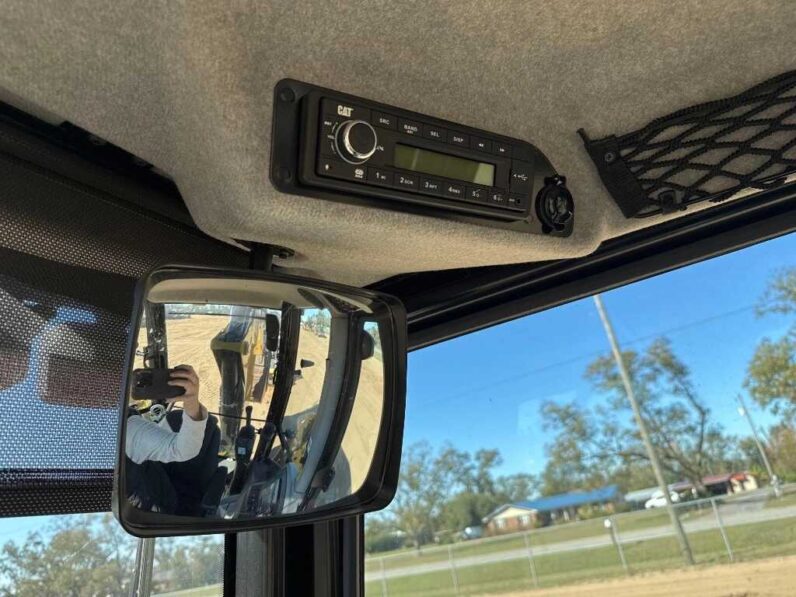 
								2023 Caterpillar 420 full									