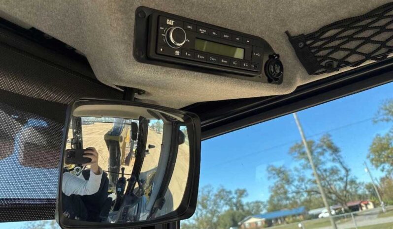 
								2023 Caterpillar 420 full									