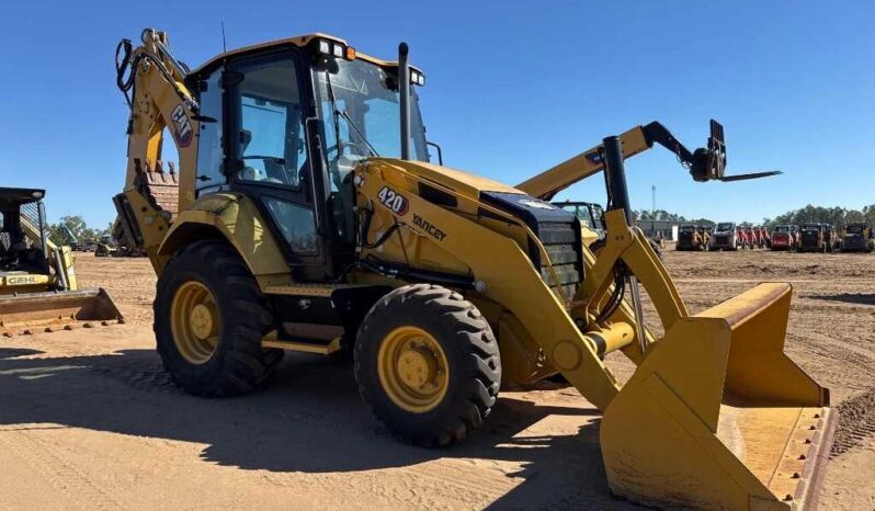 
								2023 Caterpillar 420 full									