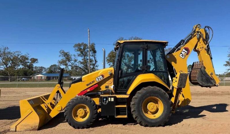 
								2023 Caterpillar 420 full									