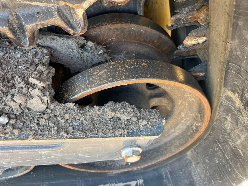 
								2023 John Deere 333G full									